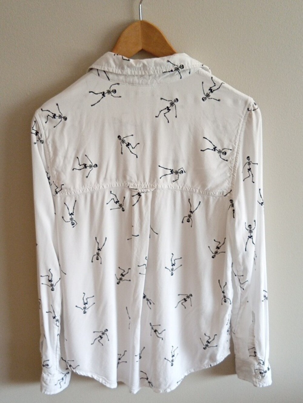 beachlunchlounge Skeleton Button Down Shirt Size Small - Picture 3 of 3